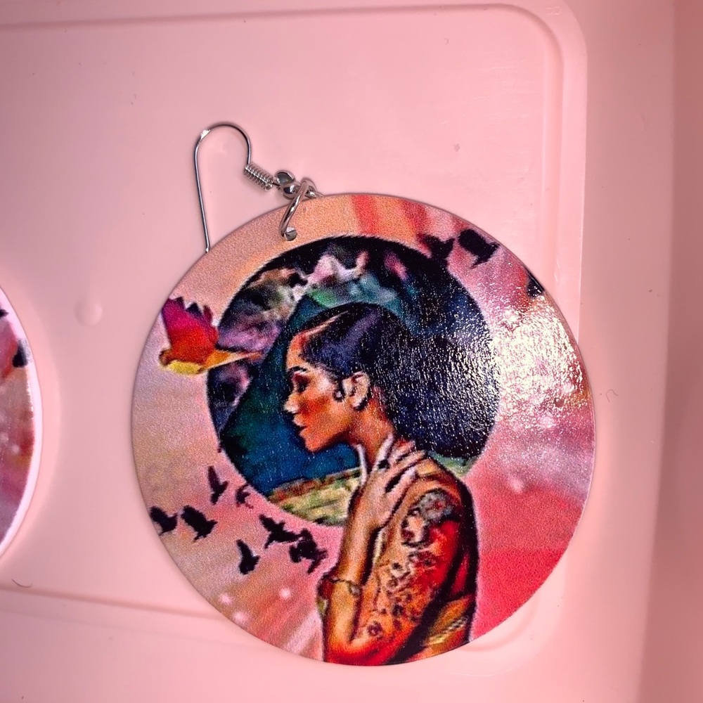 Earrings - Picture 2 of 3